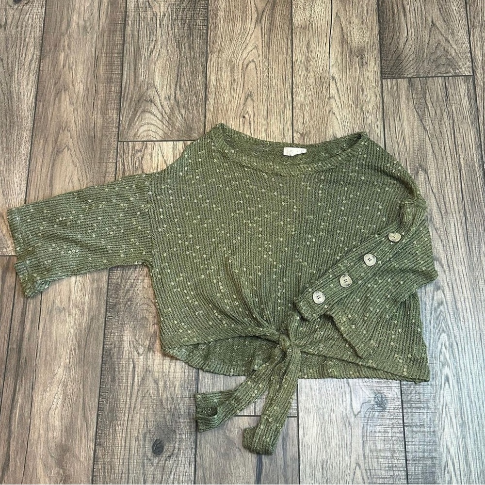 Medium Green Altar’d State Top